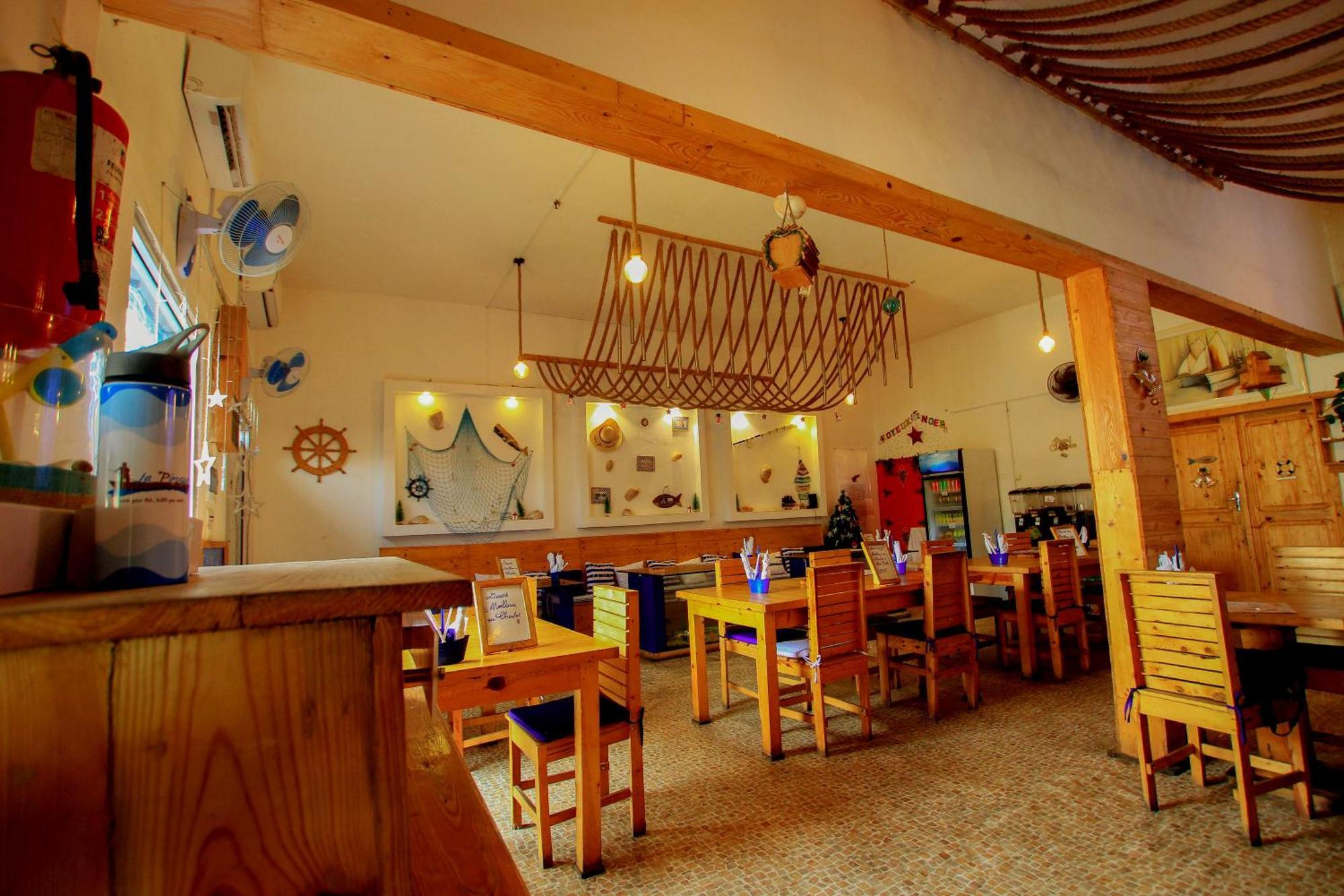 Hotel Le Prince Котону Екстериор снимка