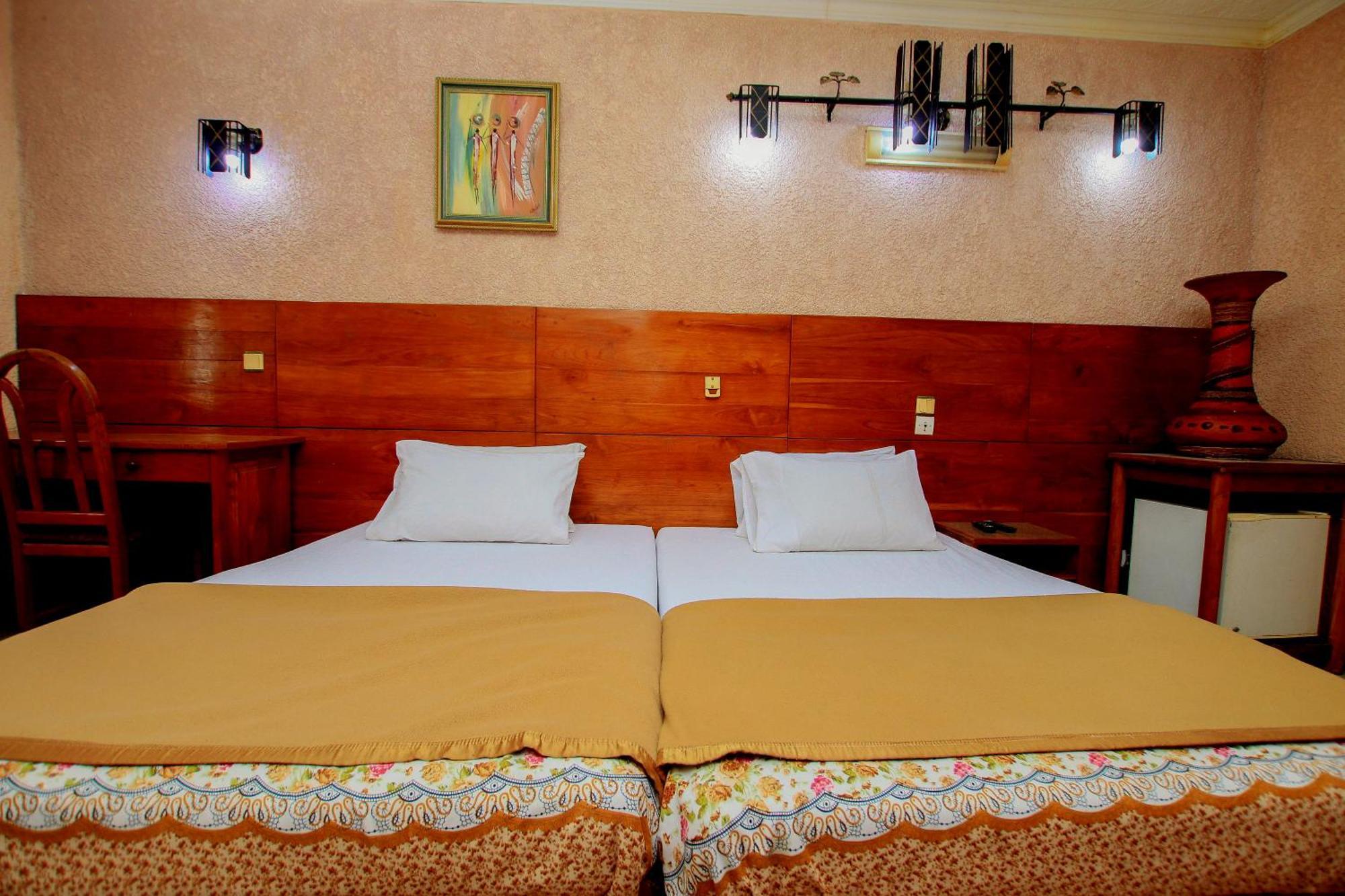 Hotel Le Prince Котону Екстериор снимка